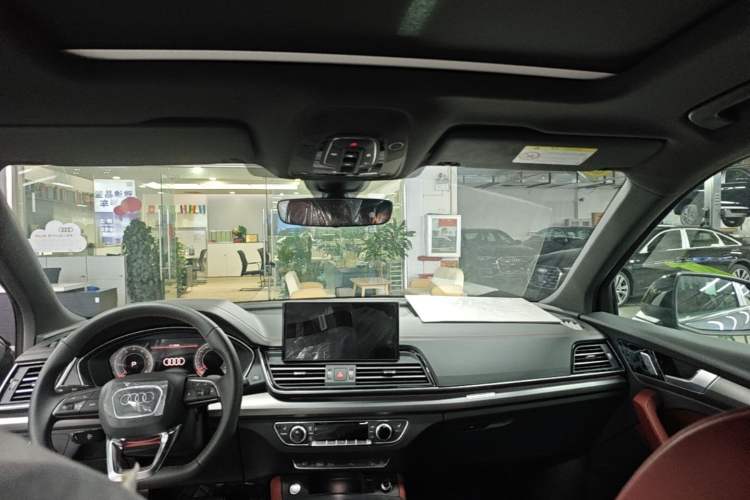 Used Audi Q5L 2025 quattro 45th Anniversary Edition 40 TFSI Luxury Dynamic Model Headliner