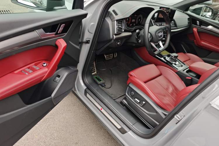 Used Audi Q5L 2025 40 TFSI Luxury Dynamic Edition Interior 3