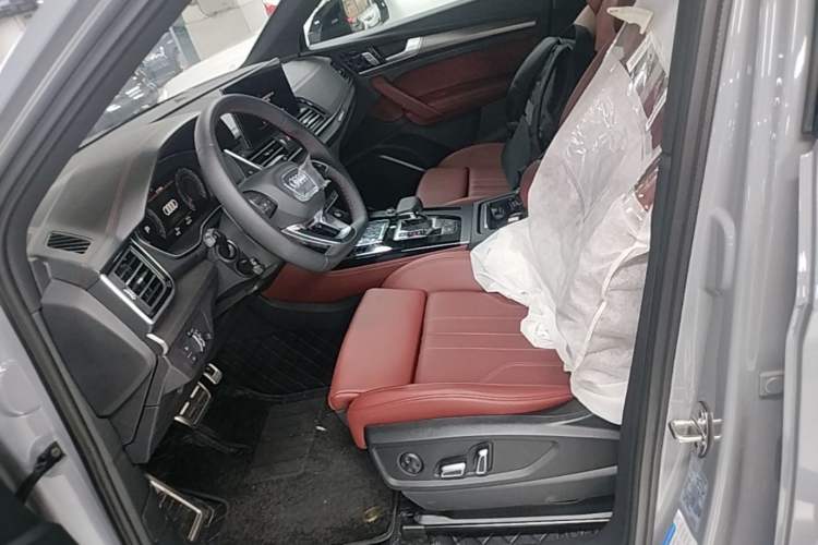 Used Audi Q5L 2025 quattro 45th Anniversary Edition 40 TFSI Luxury Dynamic Model Left Front Seat
