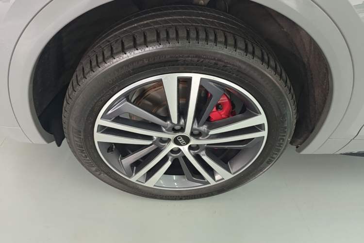 Used Audi Q5L 2025 40 TFSI Luxury Dynamic Edition Left Front Wheel Hub