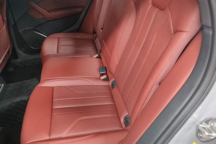 Used Audi Q5L 2025 quattro 45th Anniversary Edition 40 TFSI Luxury Dynamic Model Left Rear Seat