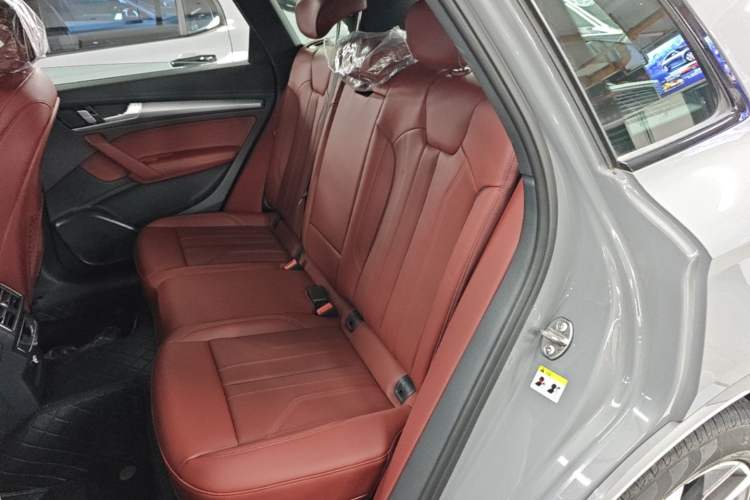 Used Audi Q5L 2025 quattro 45th Anniversary Edition 40 TFSI Luxury Dynamic Model Left Rear Seat