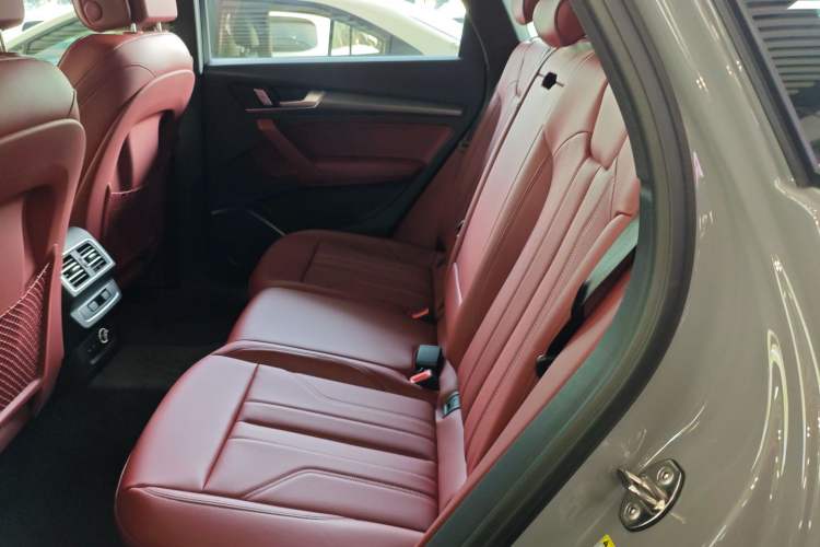 Used Audi Q5L 2025 quattro 45th Anniversary Edition 40 TFSI Luxury Dynamic Model Left Rear Seat