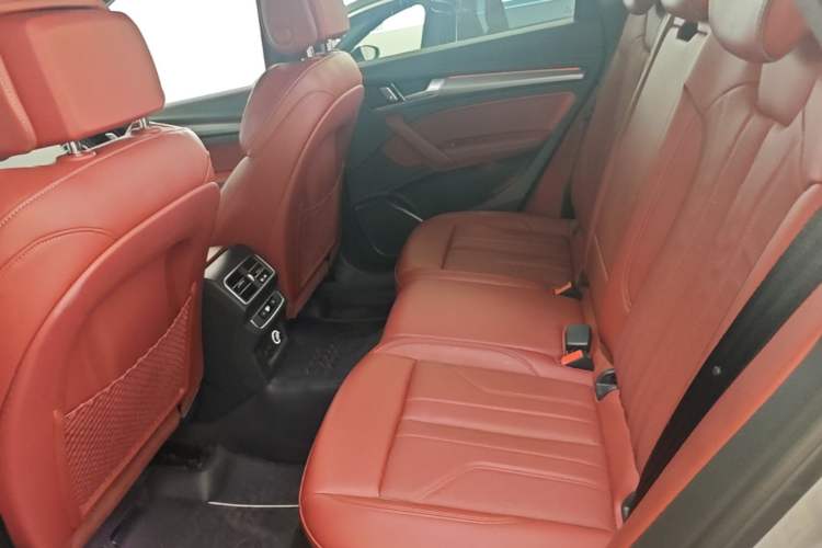 Used Audi Q5L 2025 40 TFSI Luxury Dynamic Edition Left Rear Seat