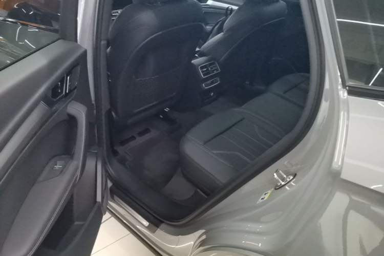Used Audi Q5L 2025 45 TFSI Luxury Dynamic Edition Left Rear Seat