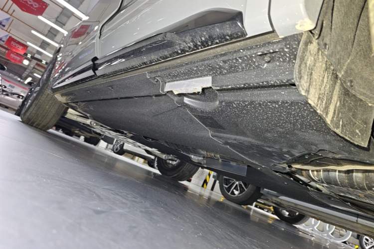 Used Audi Q5L 2025 quattro 45th Anniversary Edition 40 TFSI Luxury Dynamic Model Left Side Sill