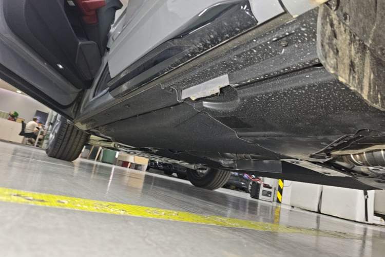 Used Audi Q5L 2025 quattro 45th Anniversary Edition 40 TFSI Luxury Dynamic Model Left Side Sill