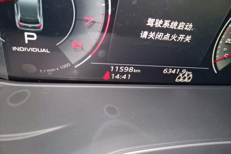 Used Audi Q5L 2025 45 TFSI Luxury Dynamic Edition Odometer Close Up