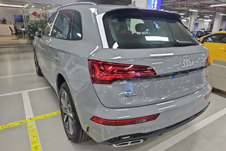 Used Audi Q5L 2025 quattro 45th Anniversary Edition 40 TFSI Luxury Dynamic Model Rear Left 45 Deg