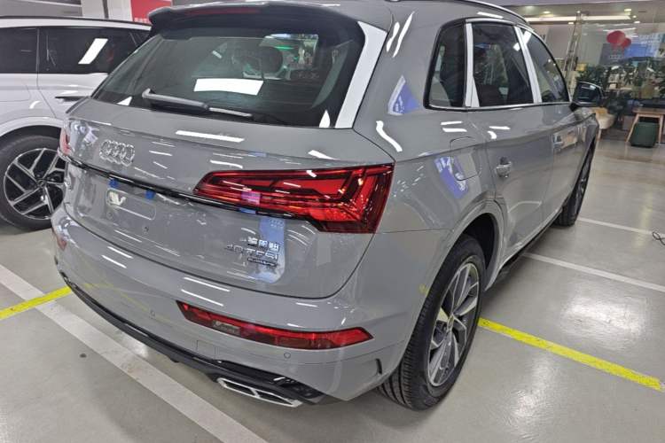 Used Audi Q5L 2025 quattro 45th Anniversary Edition 40 TFSI Luxury Dynamic Model Rear Right 45 Deg