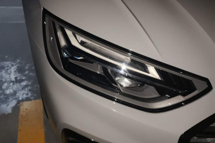 Used Audi Q5L 2025 40 TFSI Luxury Dynamic Edition Right Front Headlight