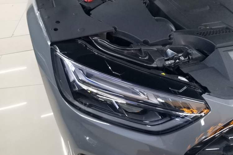 Used Audi Q5L 2025 45 TFSI Luxury Dynamic Edition Right Front Headlight