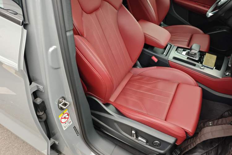 Used Audi Q5L 2025 40 TFSI Luxury Dynamic Edition Right Front Seat