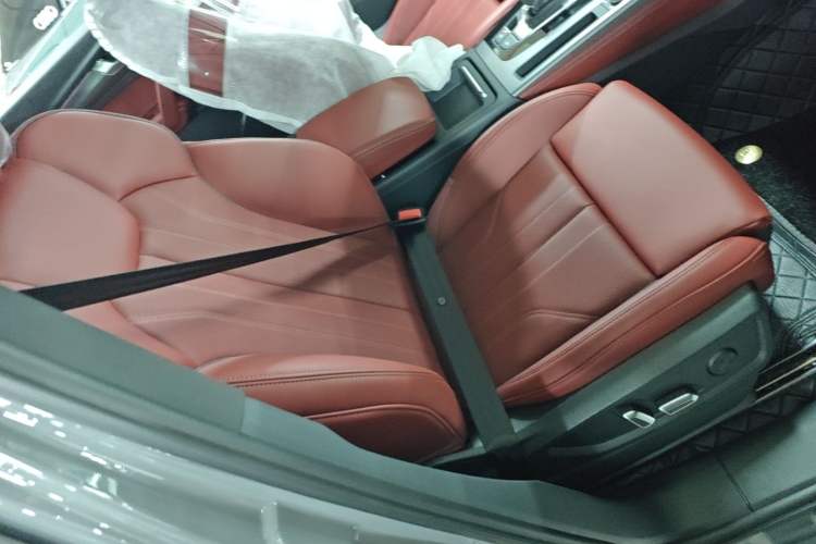 Used Audi Q5L 2025 quattro 45th Anniversary Edition 40 TFSI Luxury Dynamic Model Right Front Seat