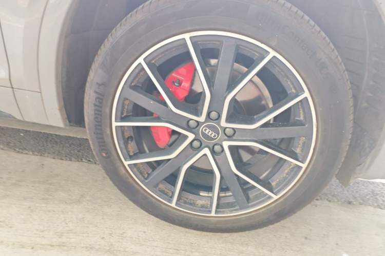 Used Audi Q5L 2025 quattro 45th Anniversary Edition 45 TFSI Luxury Dynamic Model Right Front Wheel Hub