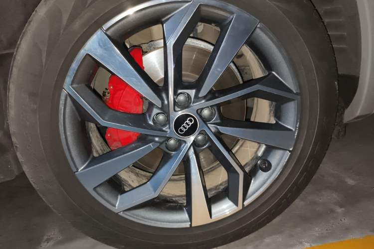 Used Audi Q5L 2025 40 TFSI Luxury Dynamic Edition Right Front Wheel Hub