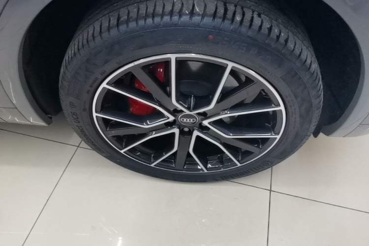 Used Audi Q5L 2025 45 TFSI Luxury Dynamic Edition Right Front Wheel Hub