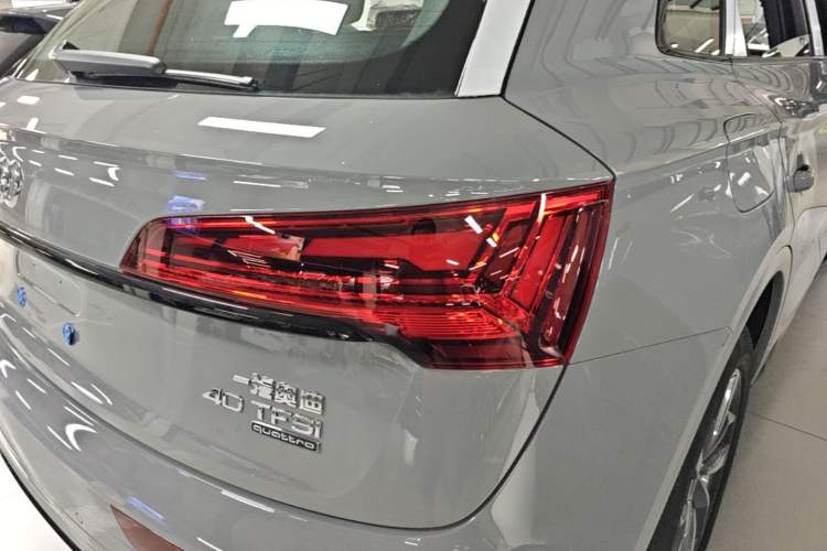 Used Audi Q5L 2025 quattro 45th Anniversary Edition 40 TFSI Luxury Dynamic Model Right Rear Taillight