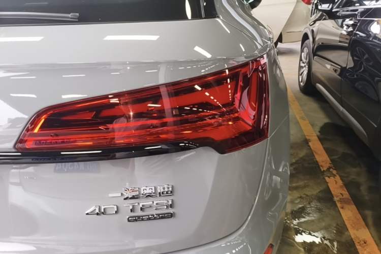 Used Audi Q5L 2025 40 TFSI Luxury Dynamic Edition Right Rear Taillight