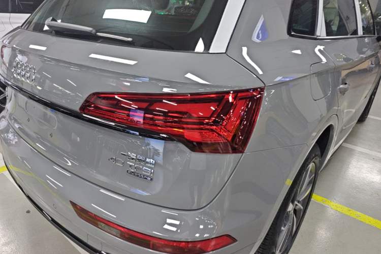 Used Audi Q5L 2025 quattro 45th Anniversary Edition 40 TFSI Luxury Dynamic Model Right Rear Taillight