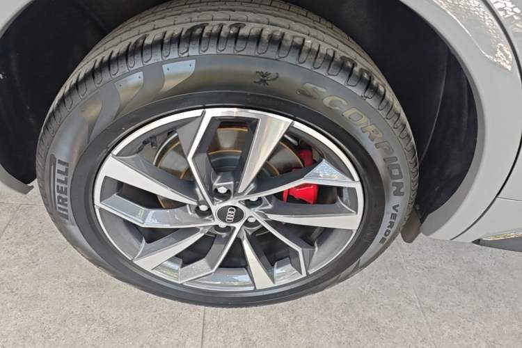 Used Audi Q5L 2025 40 TFSI Luxury Dynamic Edition Right Rear Wheel Hub