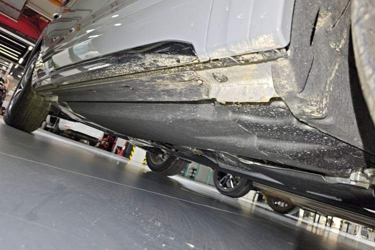 Used Audi Q5L 2025 quattro 45th Anniversary Edition 40 TFSI Luxury Dynamic Model Right Side Sill