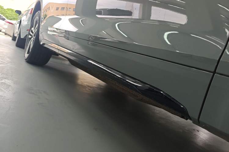 Used Audi Q5L 2025 40 TFSI Luxury Dynamic Edition Right Side Sill