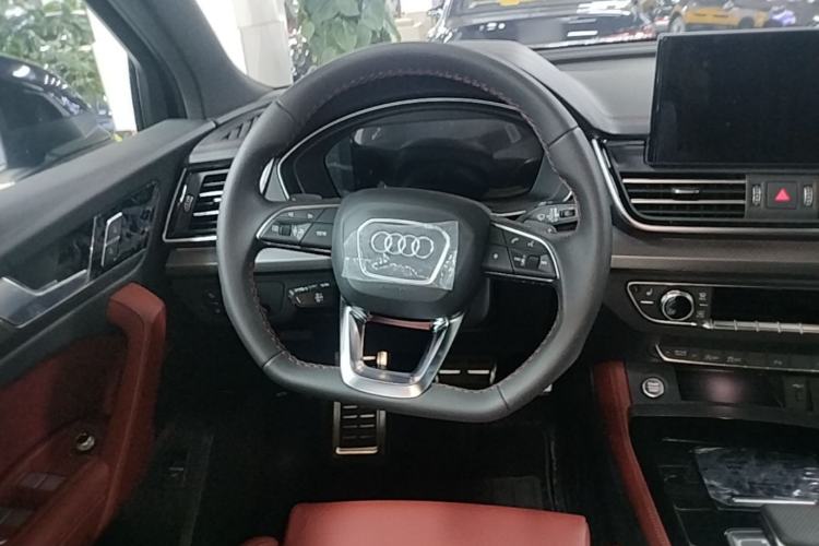 Used Audi Q5L 2025 quattro 45th Anniversary Edition 40 TFSI Luxury Dynamic Model Steering Wheel
