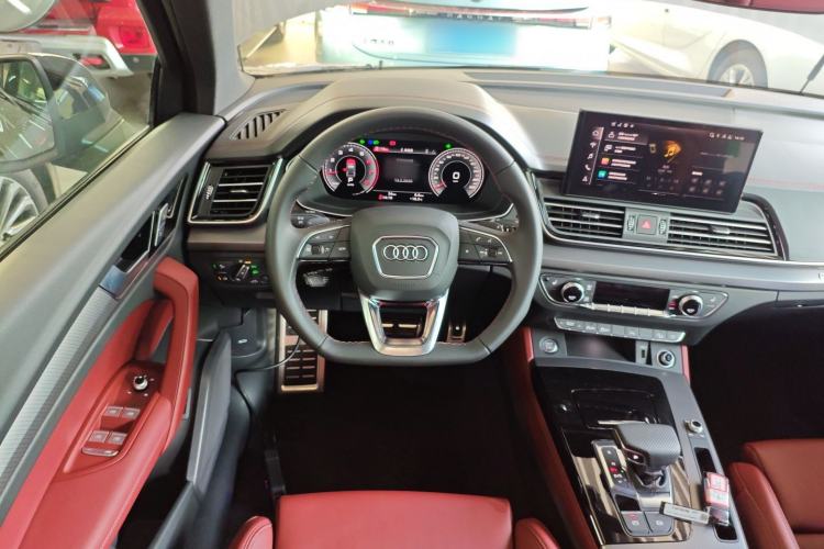 Used Audi Q5L 2025 quattro 45th Anniversary Edition 40 TFSI Luxury Dynamic Model Steering Wheel