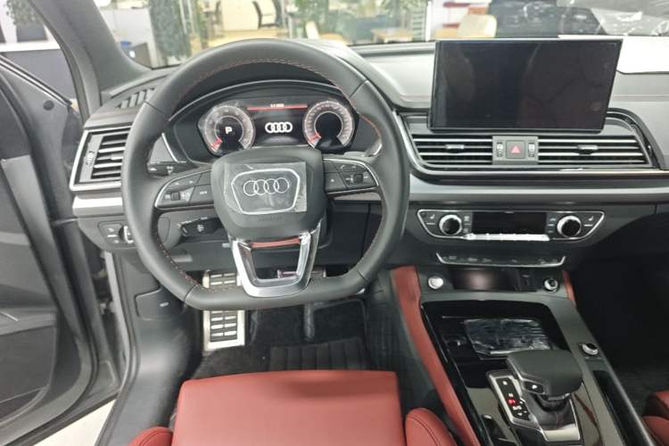 Used Audi Q5L 2025 quattro 45th Anniversary Edition 40 TFSI Luxury Dynamic Model Steering Wheel