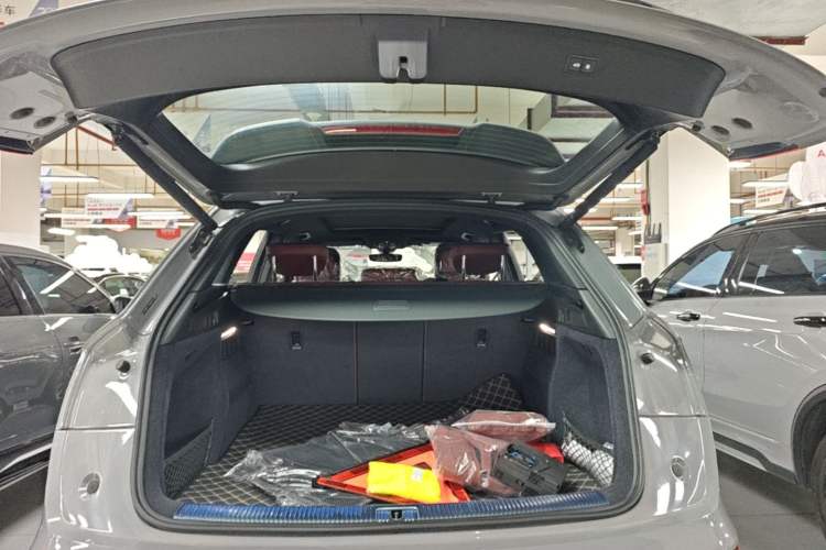 Used Audi Q5L 2025 quattro 45th Anniversary Edition 40 TFSI Luxury Dynamic Model Trunk