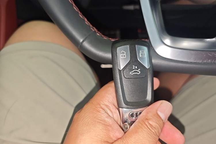 Used Audi Q5L 2025 40 TFSI Luxury Dynamic Edition Vehicle Key