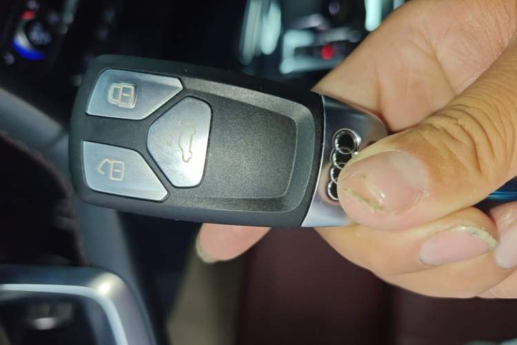 Used Audi Q5L 2025 40 TFSI Luxury Dynamic Edition Vehicle Key