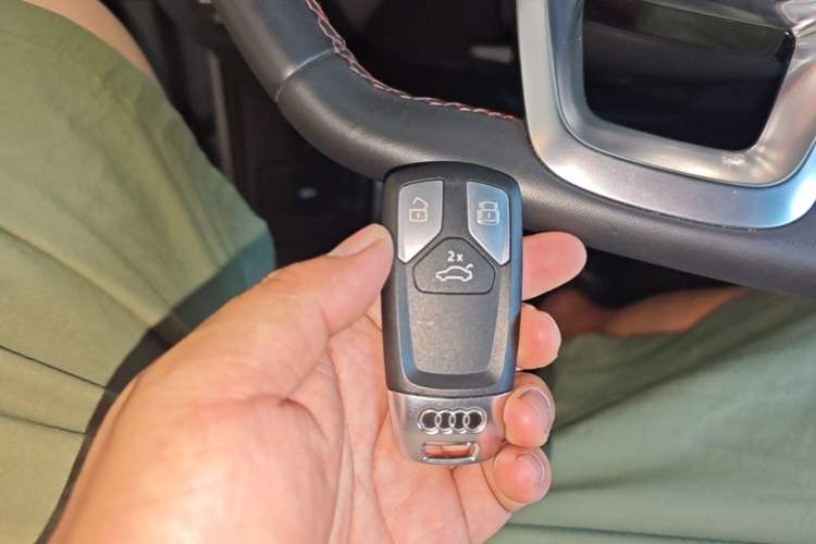 Used Audi Q5L 2025 40 TFSI Luxury Dynamic Edition Vehicle Key