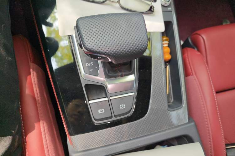 Used Audi Q5L 2025 quattro 45th Anniversary Edition 45 TFSI Luxury Dynamic Model Gear Lever