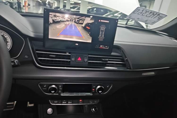 Used Audi Q5L 2025 40 TFSI Luxury Dynamic Edition Audio And AC Panel