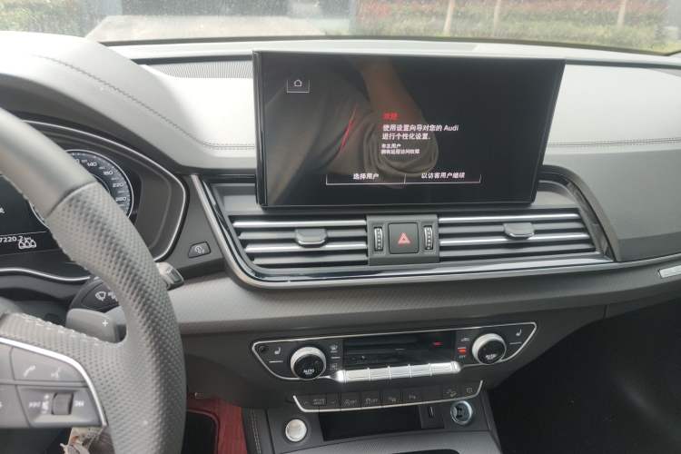 Used Audi Q5L 2025 45 TFSI Luxury Dynamic Edition Audio And AC Panel