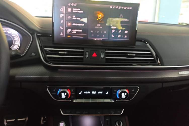 Used Audi Q5L 2025 quattro 45th Anniversary Edition 40 TFSI Luxury Dynamic Model Audio And AC Panel
