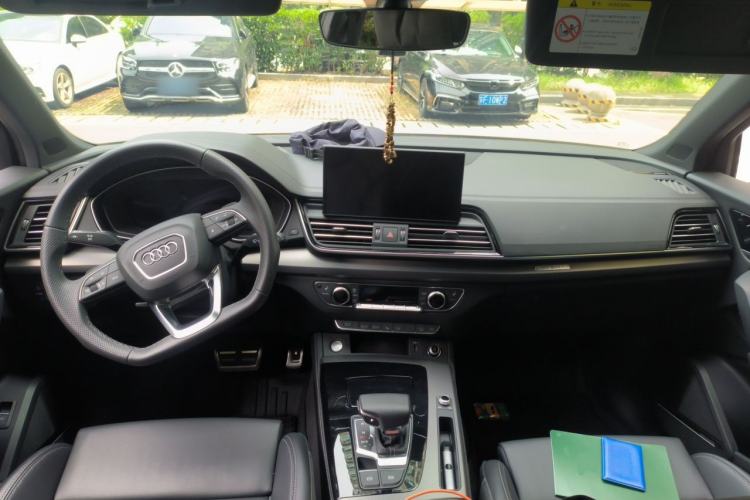 Used Audi Q5L 2025 quattro 45th Anniversary Edition 45 TFSI Luxury Dynamic Model Center Console