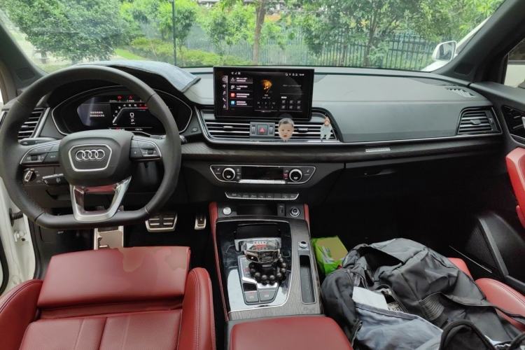 Used Audi Q5L 2025 quattro 45th Anniversary Edition 45 TFSI Luxury Dynamic Model Center Console