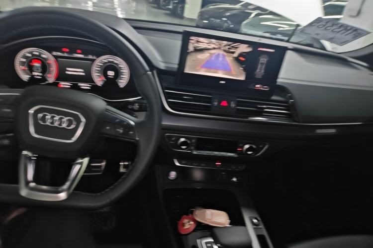 Used Audi Q5L 2025 40 TFSI Luxury Dynamic Edition Center Console