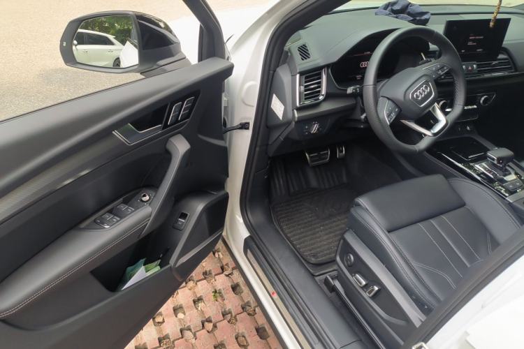 Used Audi Q5L 2025 quattro 45th Anniversary Edition 45 TFSI Luxury Dynamic Model Driver Seat