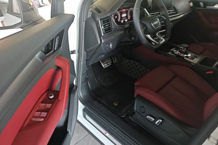 Used Audi Q5L 2025 quattro 45th Anniversary Edition 40 TFSI Luxury Dynamic Model Driver Seat