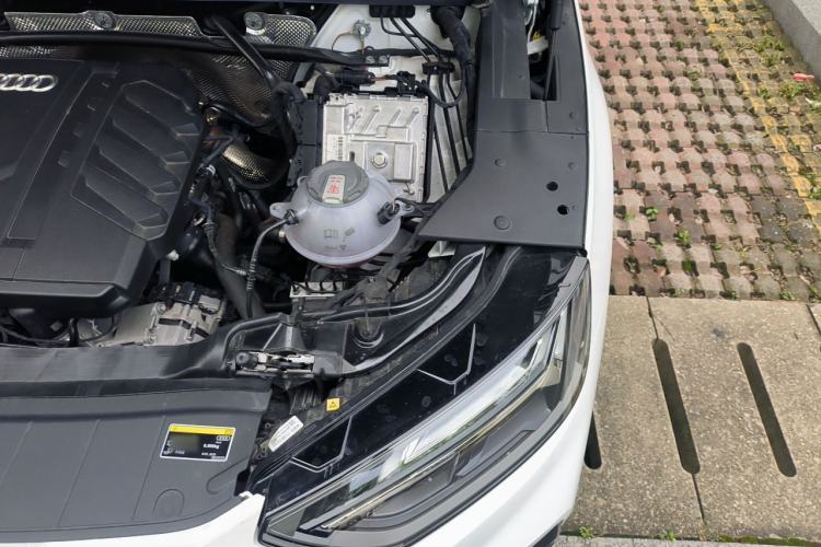 Used Audi Q5L 2025 quattro 45th Anniversary Edition 45 TFSI Luxury Dynamic Model Engine Bay Left