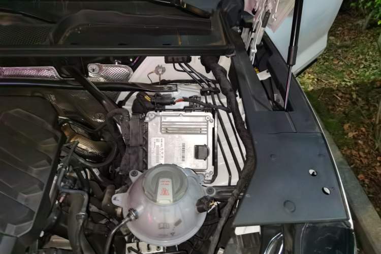Used Audi Q5L 2025 40 TFSI Luxury Dynamic Edition Engine Bay Left