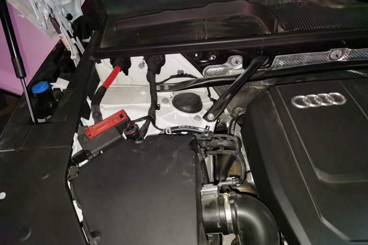 Used Audi Q5L 2025 40 TFSI Luxury Dynamic Edition Engine Bay Right