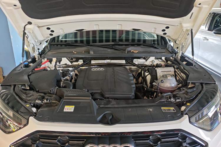 Used Audi Q5L 2025 quattro 45th Anniversary Edition 40 TFSI Luxury Dynamic Model Engine Bay