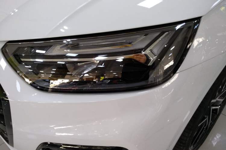 Used Audi Q5L 2025 quattro 45th Anniversary Edition 45 TFSI Luxury Dynamic Model Left Front Headlight