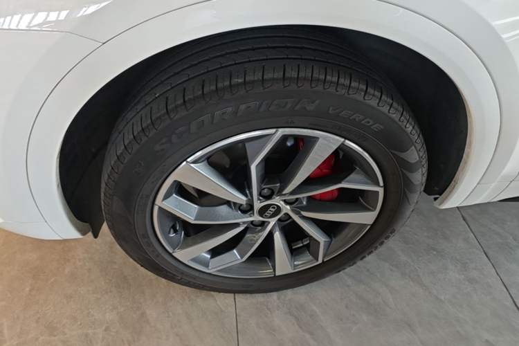 Used Audi Q5L 2025 quattro 45th Anniversary Edition 40 TFSI Luxury Dynamic Model Left Front Wheel Hub