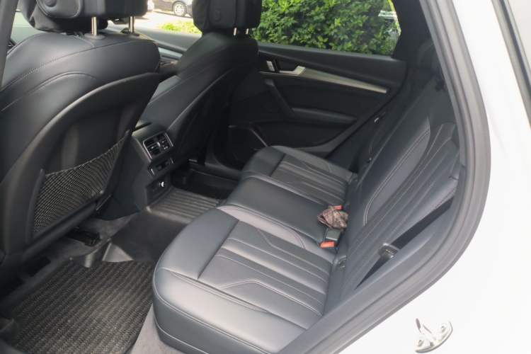 Used Audi Q5L 2025 quattro 45th Anniversary Edition 45 TFSI Luxury Dynamic Model Left Rear Seat